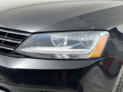 Used 2018 Volkswagen Jetta Wolfsburg Edition image 12