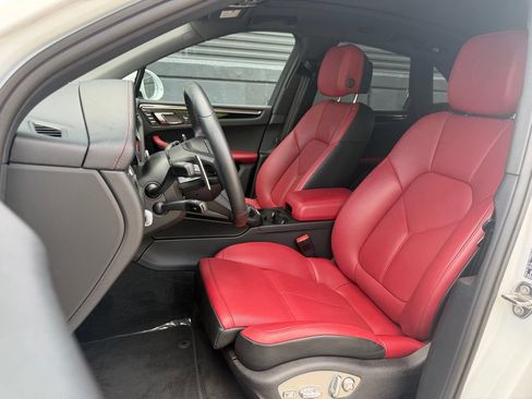 Certified 2026 Porsche Macan Turbo AWD/4WD image 5
