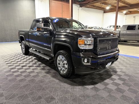 Used 2015 GMC Sierra 2500 Denali w/ Duramax Plus Package image 7