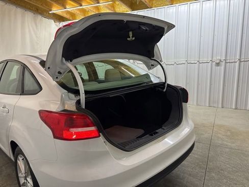 Used 2015 Ford Focus SE w/ Interior Protection Package FWD image 10