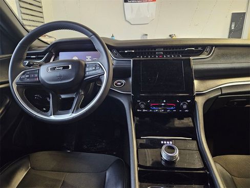 Used 2023 Jeep Grand Cherokee Altitude image 26