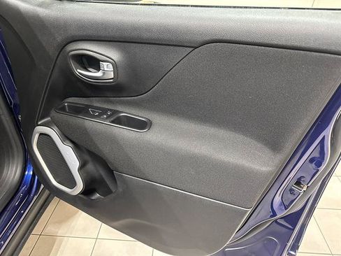 Used 2019 Jeep Renegade Latitude w/ Cold Weather Group AWD/4WD image 19