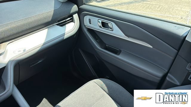 Used 2025 Ford Explorer Active RWD image 9