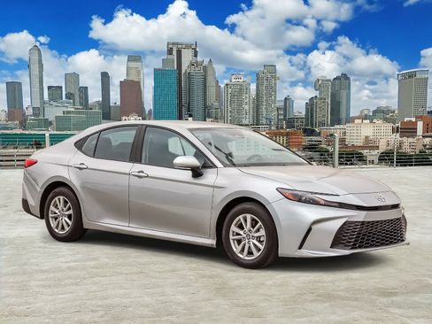 Used 2025 Toyota Camry LE FWD image 3
