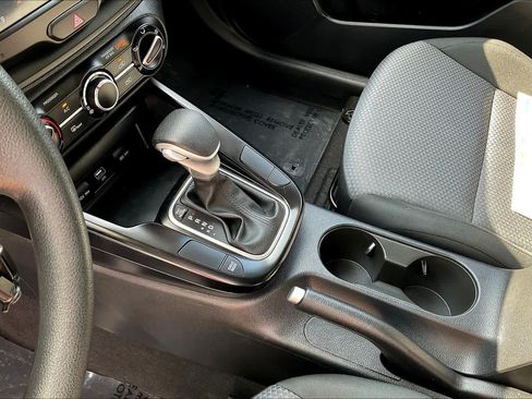 Used 2025 Kia Soul LX w/ LX Technology Package FWD image 16