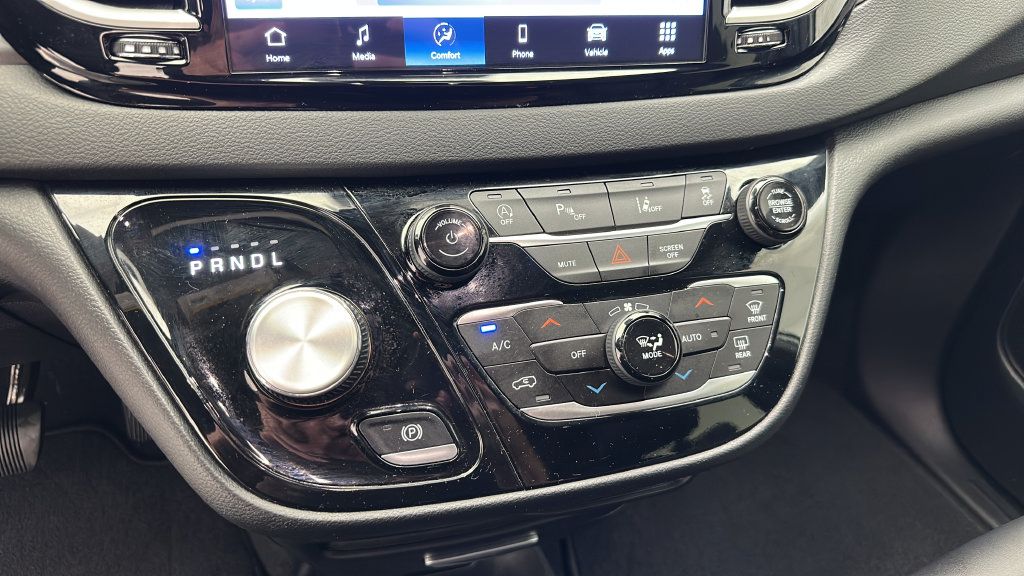 Used 2026 Chrysler Pacifica Select FWD image 18