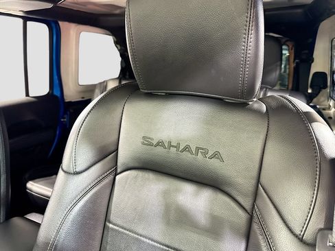 Used 2022 Jeep Wrangler Unlimited Sahara AWD/4WD image 13