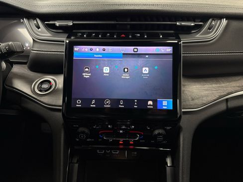 Used 2023 Jeep Grand Cherokee Limited w/ Luxury Tech Group II image 20