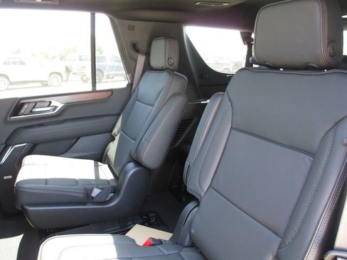 New 2026 GMC Yukon Denali w/ Denali Reserve Package AWD/4WD image 12