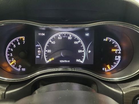 Used 2018 Jeep Grand Cherokee Altitude AWD/4WD image 28