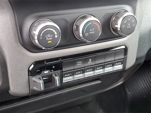 Used 2024 RAM 2500 Tradesman w/ Chrome Appearance Group image 11