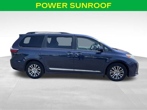 Used 2018 Toyota Sienna XLE w/ Protection Package FWD image 4