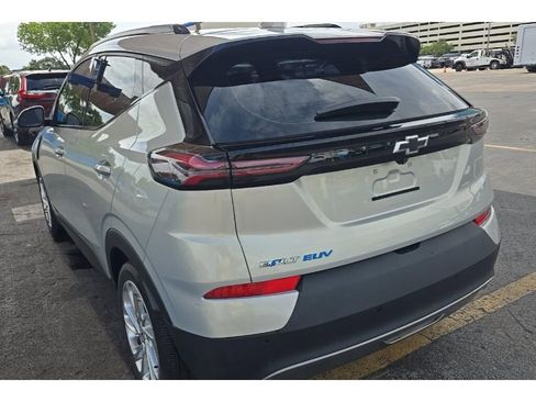 Used 2023 Chevrolet Bolt EUV LT w/ Driver Confidence Package FWD image 4