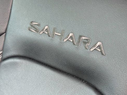 Used 2023 Jeep Wrangler Unlimited Sahara AWD/4WD image 36