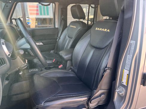 Used 2015 Jeep Wrangler Unlimited Sahara w/ Dual Top Group image 9