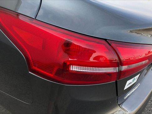 Used 2018 Ford Focus SE image 23