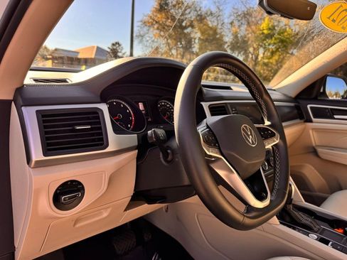Used 2021 Volkswagen Atlas SE image 32
