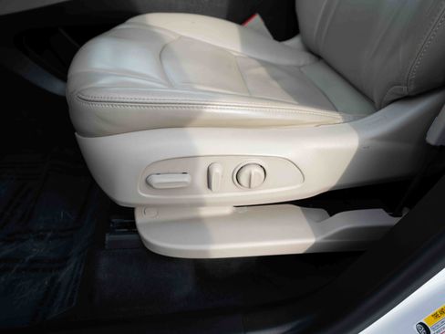 Used 2018 Buick Enclave Essence image 12