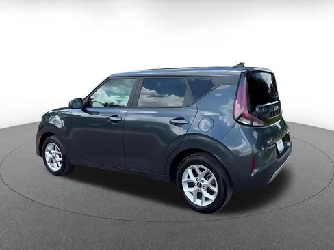 Used 2025 Kia Soul LX w/ LX Technology Package FWD image 10