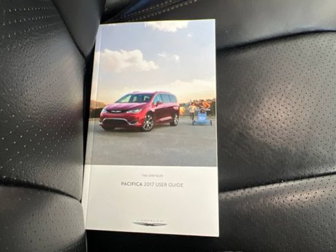 Used 2017 Chrysler Pacifica Touring-L Plus w/ Advanced Safetytec Group FWD image 24