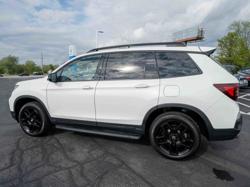 Certified 2024 Honda Passport Black Edition image 4