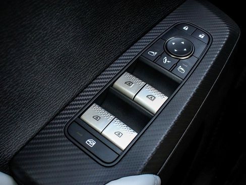 New 2025 Mitsubishi Outlander SE image 10