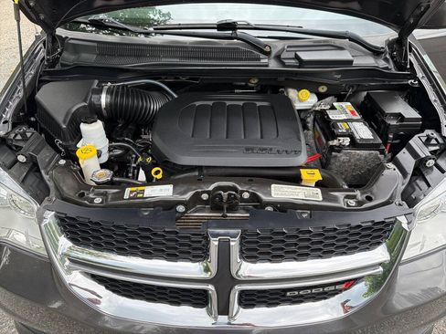 Used 2019 Dodge Grand Caravan SXT FWD image 40