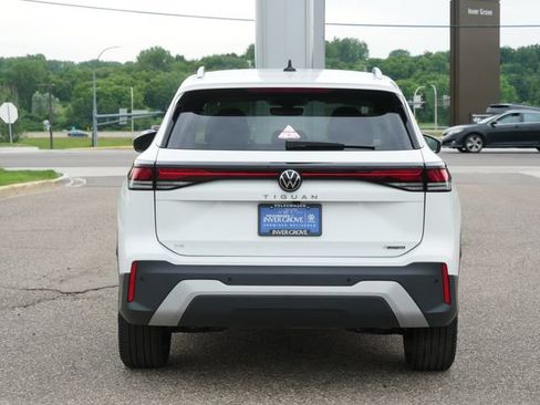 Certified 2026 Volkswagen Tiguan SE AWD/4WD image 6