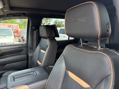 Used 2024 GMC Yukon XL AT4 w/ Technology Package AWD/4WD image 9
