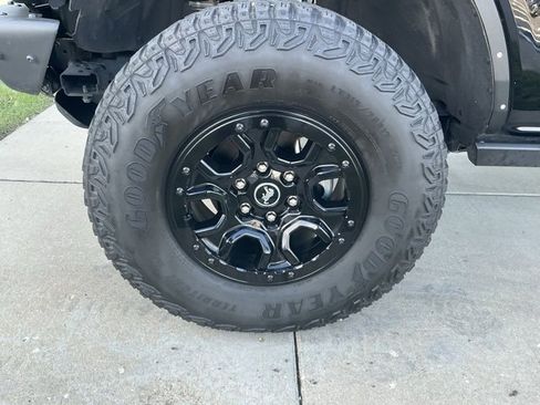 Used 2022 Ford Bronco Badlands image 11