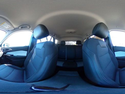 Used 2025 Chevrolet Trax LT w/ LT Convenience Package image 42