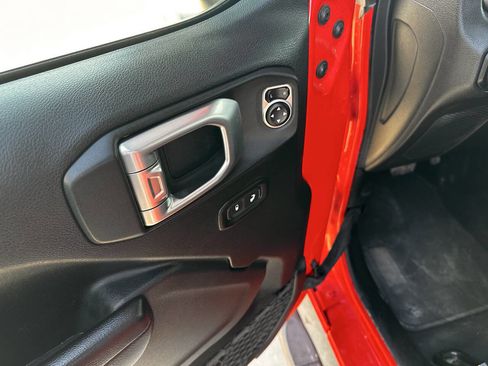 Used 2019 Jeep Wrangler Unlimited Sport S image 16