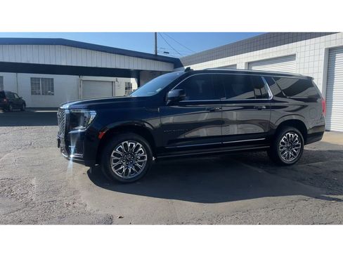 Used 2023 GMC Yukon XL Denali Ultimate image 7