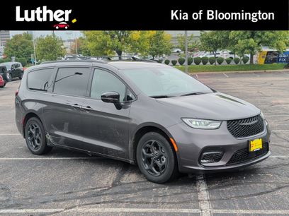 Used 2023 Chrysler Pacifica Limited w/ S Appearance Package