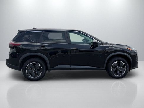 Used 2024 Nissan Rogue SV FWD image 4