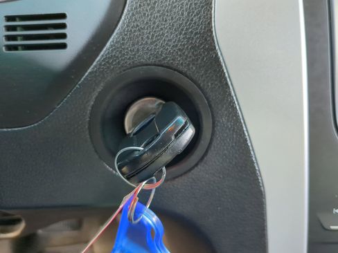 Used 2013 Ford Explorer XLT image 32