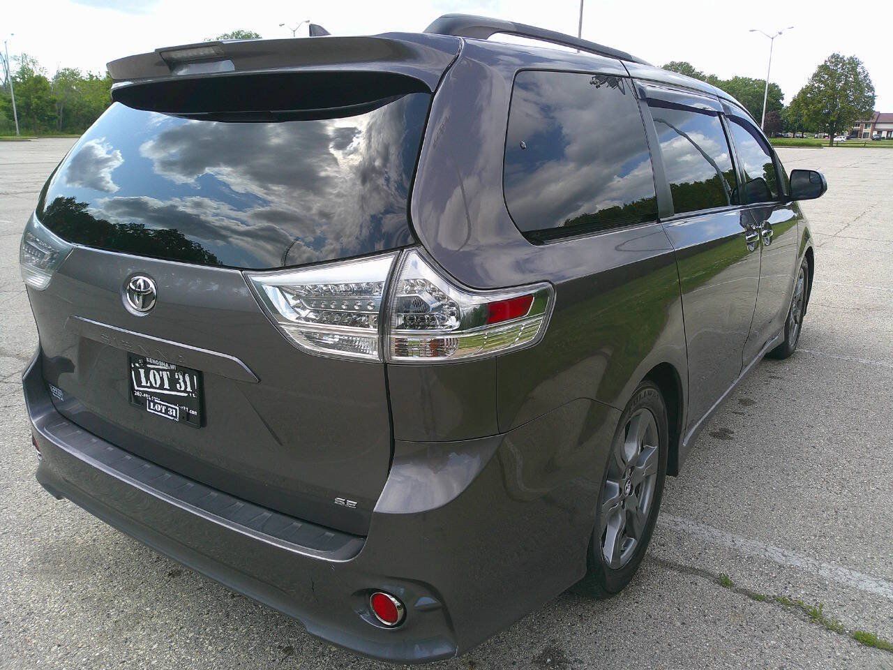 Used 2018 Toyota Sienna SE FWD image 8
