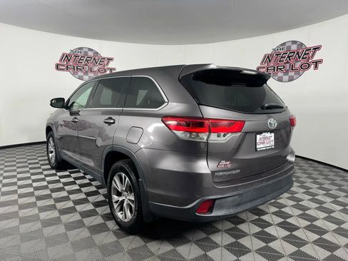 Used 2019 Toyota Highlander AWD V6 image 5
