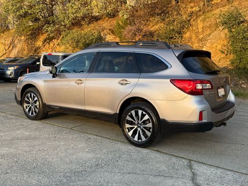 Used 2015 Subaru Outback 2.5i Limited image 4