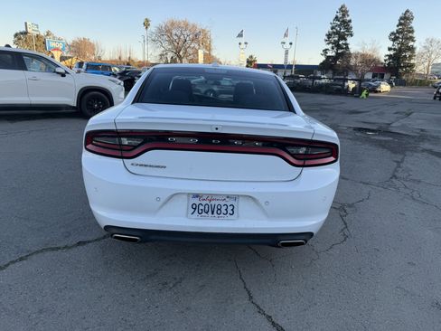 Used 2023 Dodge Charger SXT image 4