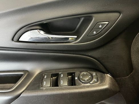 Used 2018 Chevrolet Equinox LT w/ Sun & Infotainment Package AWD/4WD image 18