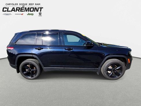 Used 2024 Jeep Grand Cherokee Limited w/ Black Appearance Package AWD/4WD image 9