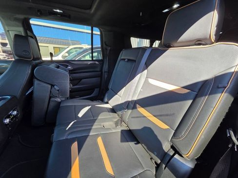 Used 2023 GMC Yukon XL AT4 w/ AT4 Premium Plus Package AWD/4WD image 7