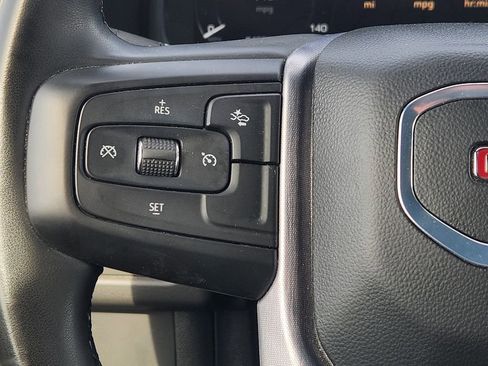 Used 2024 GMC Yukon XL SLT image 28