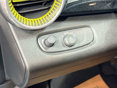 Used 2025 Chevrolet Trax ACTIV w/ Driver Confidence Package image 11