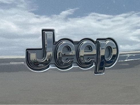 Used 2023 Jeep Grand Cherokee L Summit AWD/4WD image 15
