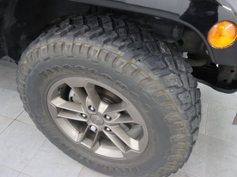 Used 2016 Jeep Wrangler Unlimited Sahara AWD/4WD image 3