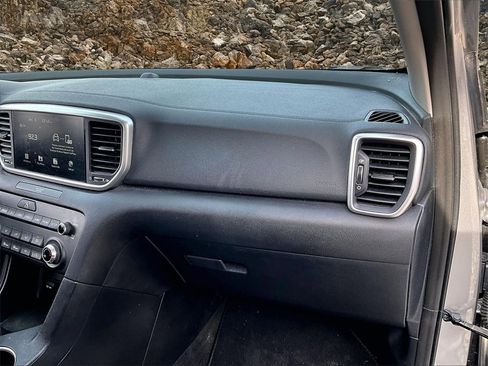 Used 2022 Kia Sportage LX image 14