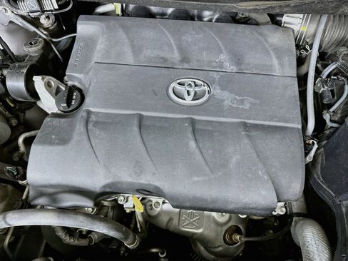 Used 2016 Toyota Sienna XLE w/ XLE Navigation Package FWD image 33
