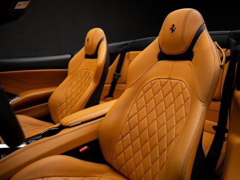 Used 2015 Ferrari California T RWD image 65